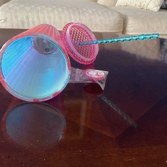 Barbie Cup w/ Straw lid - Picture 5 of 5